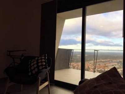 Wonderful views, perfect for couples and families, pets welcome.