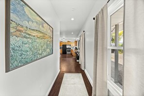 المنشأة من الداخل