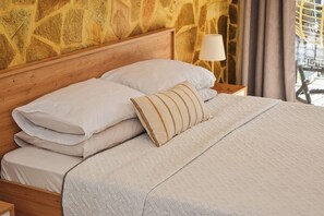 1 bedroom, iron/ironing board, WiFi, bed sheets - Traditional Cretan house, in the city center! (Chania)