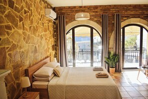 1 bedroom, iron/ironing board, WiFi, bed sheets - Traditional Cretan house, in the city center! (Chania)