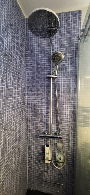 Apartment | Bathroom | Hair dryer - 2-bed Apartment With Pool (Benidorm)