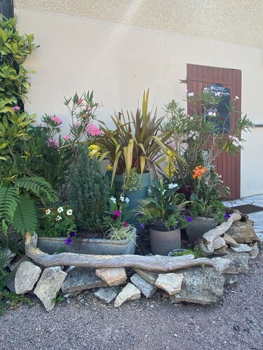 Gites au calme avec jardin, terrasse, parking... tout pour un excellent repos !