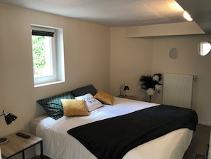 2 chambres, fer et planche à repasser, lit parapluie, Wi-Fi gratuit