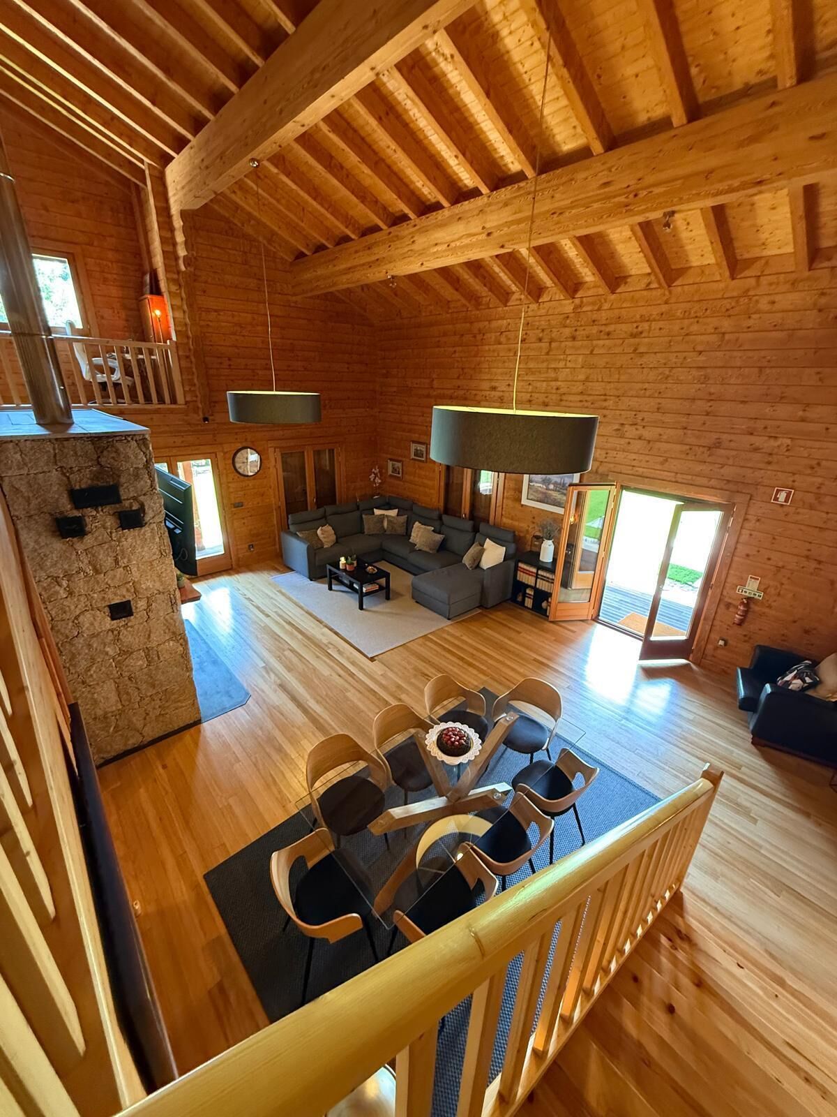 케이블 채널 시청이 가능한 44인치 평면 TV