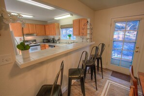 House, 3 Bedrooms | Private kitchen | Fridge, oven, coffee/tea maker, toaster