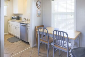 House, 4 Bedrooms | Private kitchen | Fridge, oven, coffee/tea maker