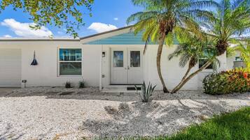 House, 3 Bedrooms | Exterior detail