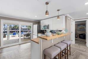 House, 3 Bedrooms | Private kitchen