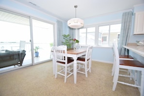 Condo, 2 Bedrooms | Dining