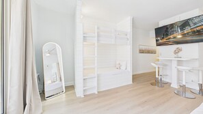 Free WiFi, bed sheets