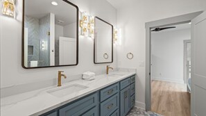 Towels - Palms on the Gulf - Ultimate Luxury with Private Pool (Gulf Shores)