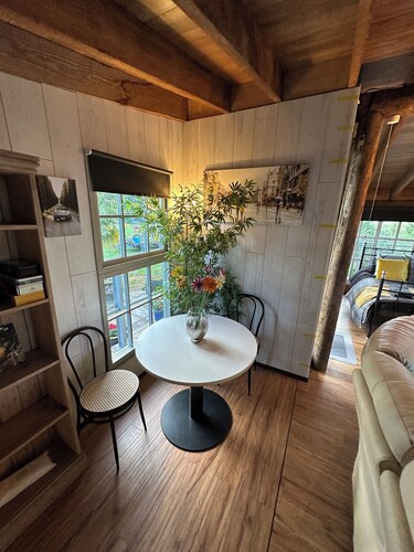 Huge open plan Log Cabin in Weston, Newark hot tub WiFi wood stove pets parking