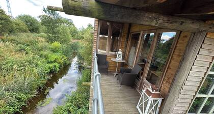 Huge open plan Log Cabin in Weston, Newark hot tub WiFi wood stove pets parking