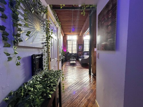 Riverside Boho Artist's Loft Downtown