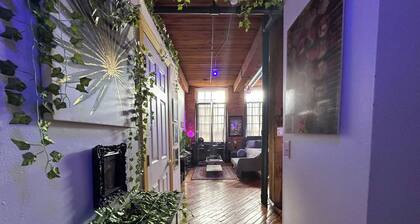 Riverside Boho Artist's Loft Downtown