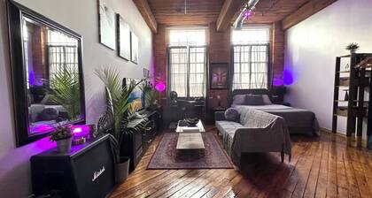 Riverside Boho Artist's Loft Downtown