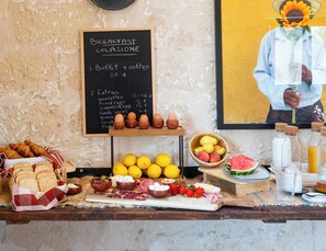 Breakfast, lunch, dinner served; Mexican cuisine 