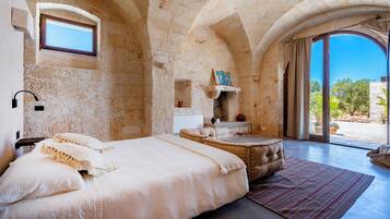 Minibar, in-room safe, iron/ironing board, free WiFi