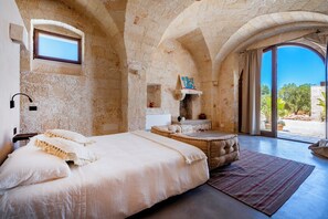 Minibar, in-room safe, iron/ironing board, free WiFi - Mascienda Guadalupe (Ostuni)