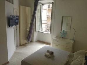 2 bedrooms, bed sheets