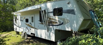 Cozy 1-bedroom camper on PRIVATE campground in McKean
