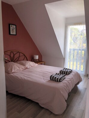 3 Schlafzimmer, Reisekinderbett, kostenloses WLAN, Bettwäsche