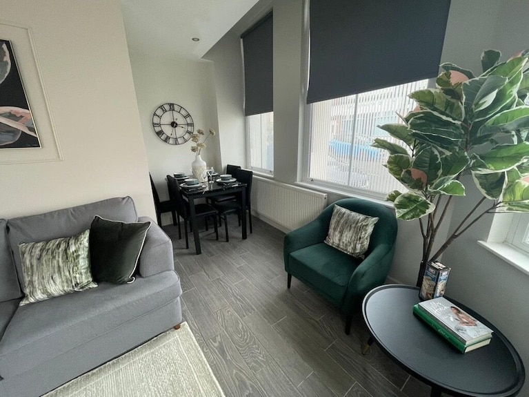 By Woolton Village | Free Parking | Near Airport - Liverpool