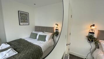 2 bedrooms, iron/ironing board, free WiFi, bed sheets