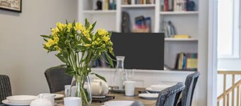 Elegant Central Guildford Home with Castle Views - Pass the Keys