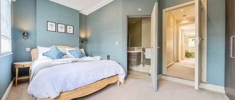 3 chambres, fer et planche à repasser, Wi-Fi gratuit, draps fournis