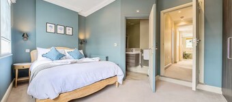 Elegant Central Guildford Home with Castle Views - Pass the Keys