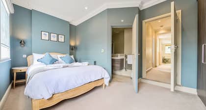 Elegant Central Guildford Home with Castle Views - Pass the Keys