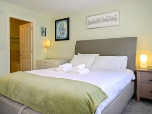 3 chambres, fer et planche à repasser, Wi-Fi gratuit, draps fournis
