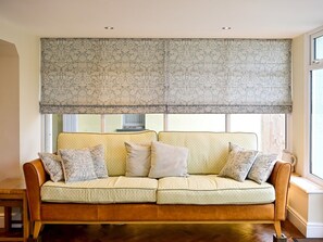 TV - Stylish 3-Bed in Historic Caerleon-Garden+Parking | Pass The Keys (Newport)