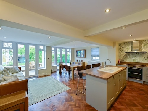 Stylish 3-Bed in Historic Caerleon-Garden+Parking | Pass The Keys