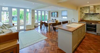 Stylish 3-Bed in Historic Caerleon-Garden+Parking | Pass The Keys