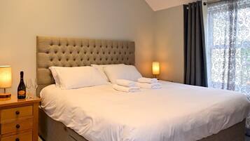 3 bedrooms, iron/ironing board, free WiFi, bed sheets