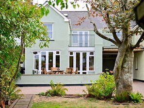 Exterior - Stylish 3-Bed in Historic Caerleon-Garden+Parking | Pass The Keys (Newport)