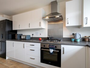 Refrigerador, microondas, horno y lavavajillas 