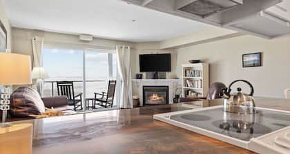 Beautiful Luxury Bay View Condo!