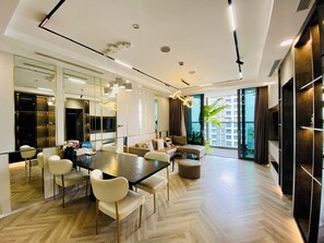 Apartment, 2 Bedrooms, Balcony, City View | Living area