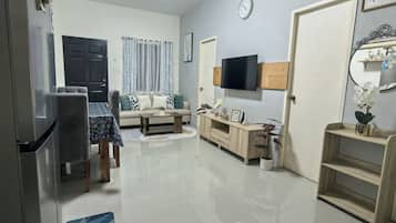 Bungalow, 2 Bedrooms, Smoking, Balcony | Living area