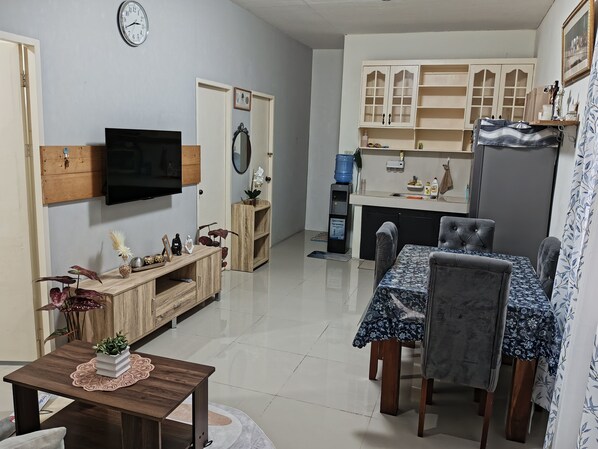 Bungalow, 2 Bedrooms, Smoking, Balcony | Living room