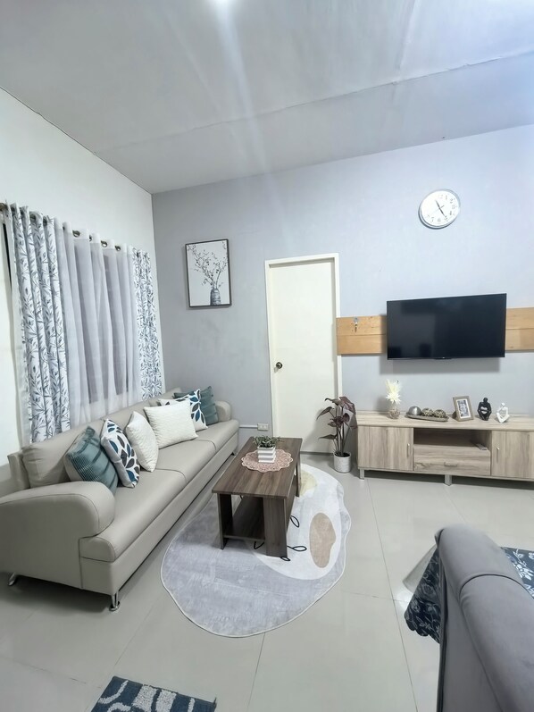 Bungalow, 3 slaapkamers, roken, terras | Woonkamer