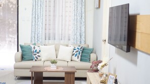 Bungalow, 2 Bedrooms, Smoking, Balcony | Living room