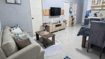 Bungalow, 2 chambres, fumeur, balcon | Salle de séjour