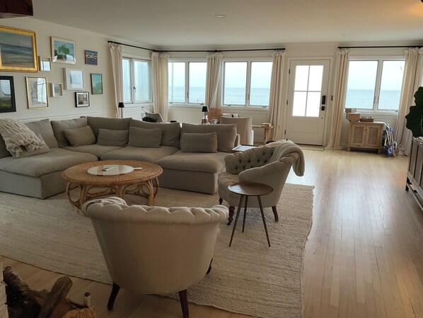 TV, fireplace - Oceanfront Modern Luxury 3-bedroom beach house (Westbrook)