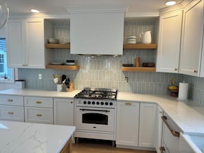 Mikrowelle, Ofen, Herdplatte, Geschirrspüler