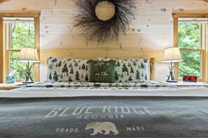 2 bedrooms, desk, iron/ironing board, WiFi - Deerly Blissed, Blue Ridge (Blue Ridge)
