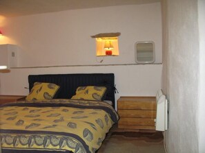 2 bedrooms, free WiFi, bed sheets - Maison Geo 2: Renovated MAS for max 6 pers with one of the most beautiful pools (Saint-Mélany)